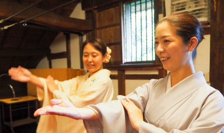【秋の特別企画】こどももおとなも日本舞踊体験